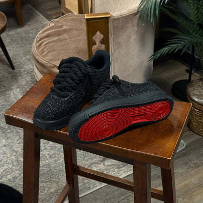 Zapatillas AF1 personalizadas negras con purpurina y suela roja