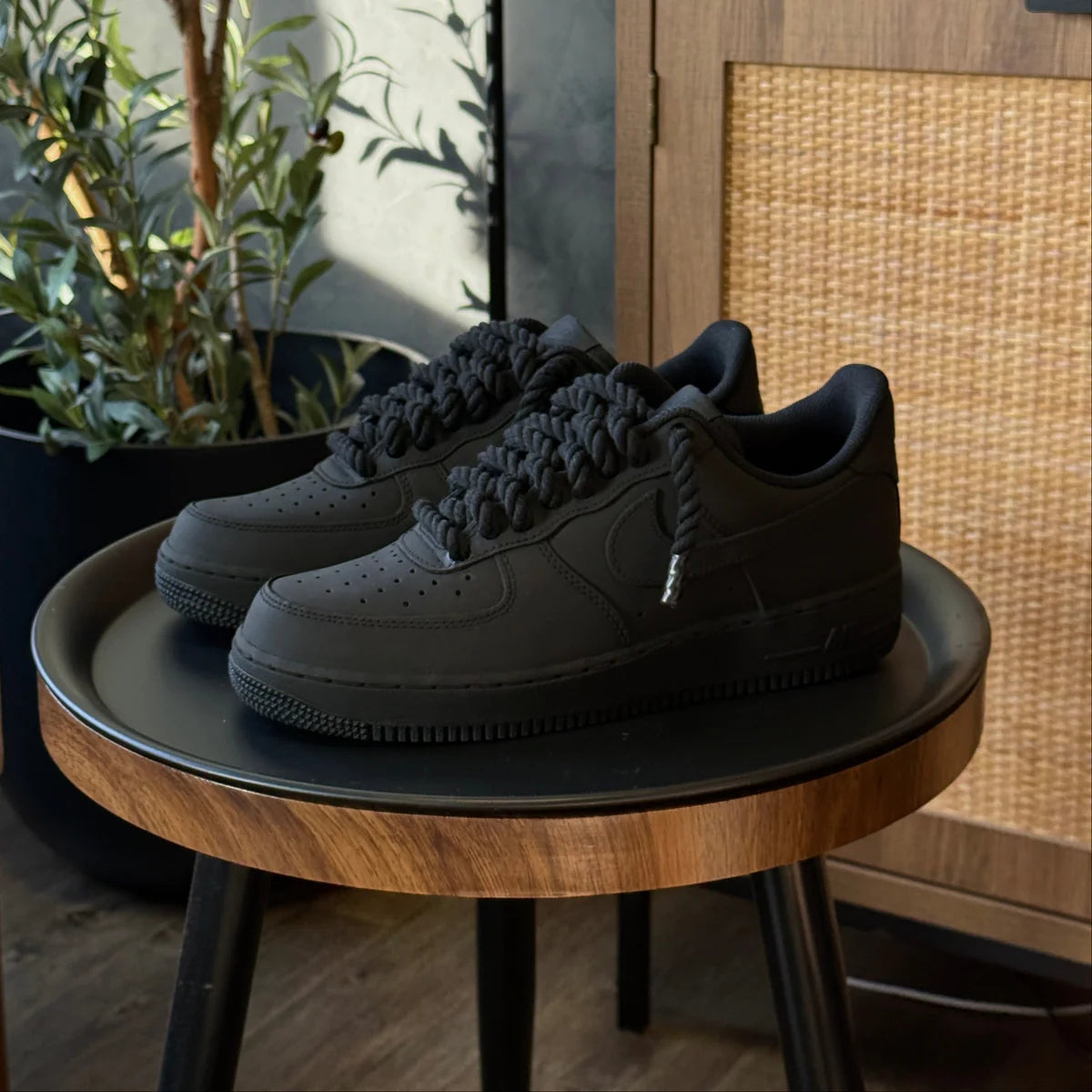 AF1 negro mate personalizado